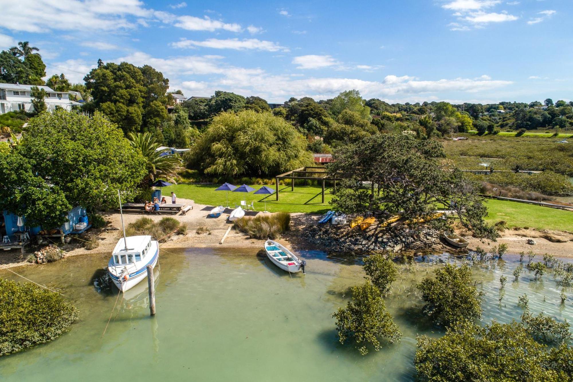 Apartmán Boatsheds On The Bay, Waiheke Island Ostend Exteriér fotografie